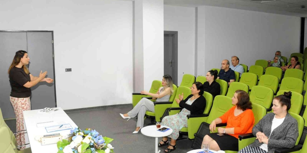 ADÜ Kütüphane personeli işaret dili öğreniyor