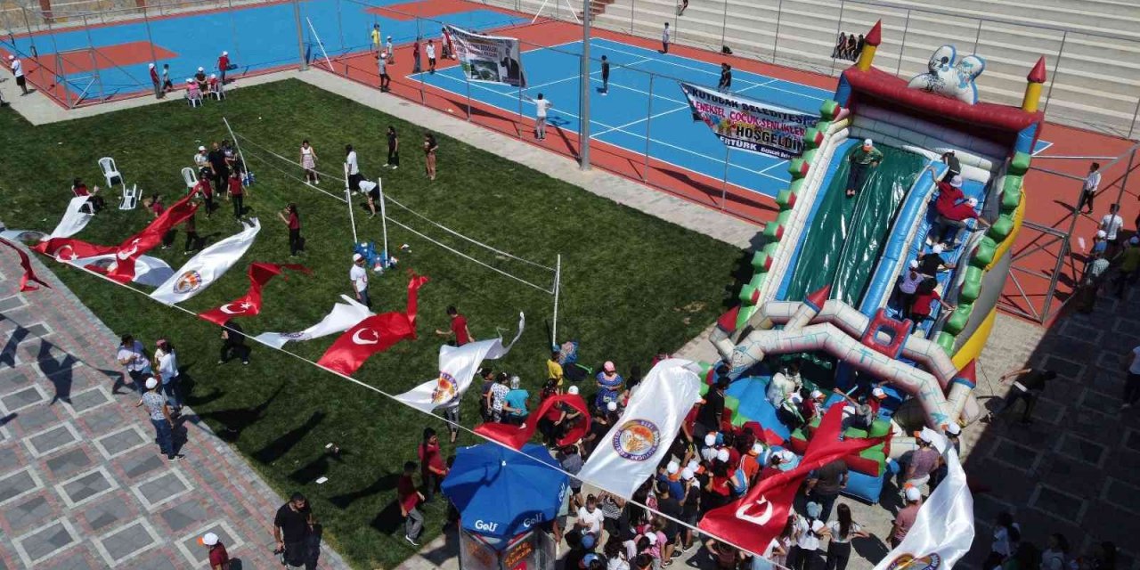 Kuyucaklı çocuklar şenlikte buluştu