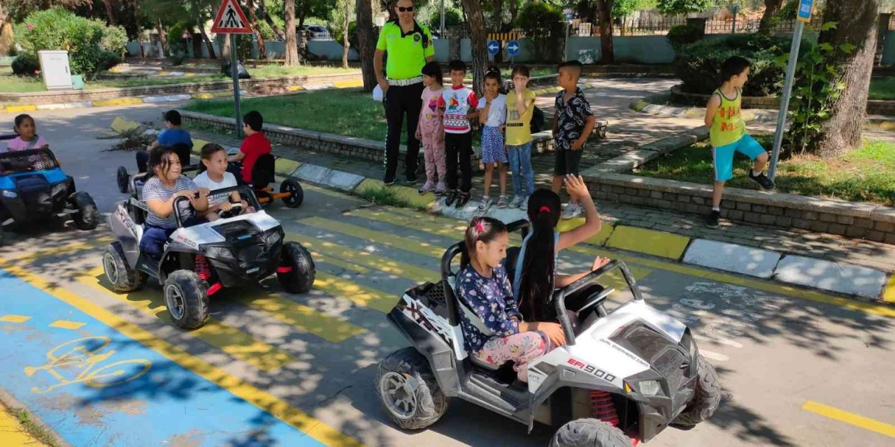 Aydın’da 20 öğrenci “trafik dedektifi” oldu