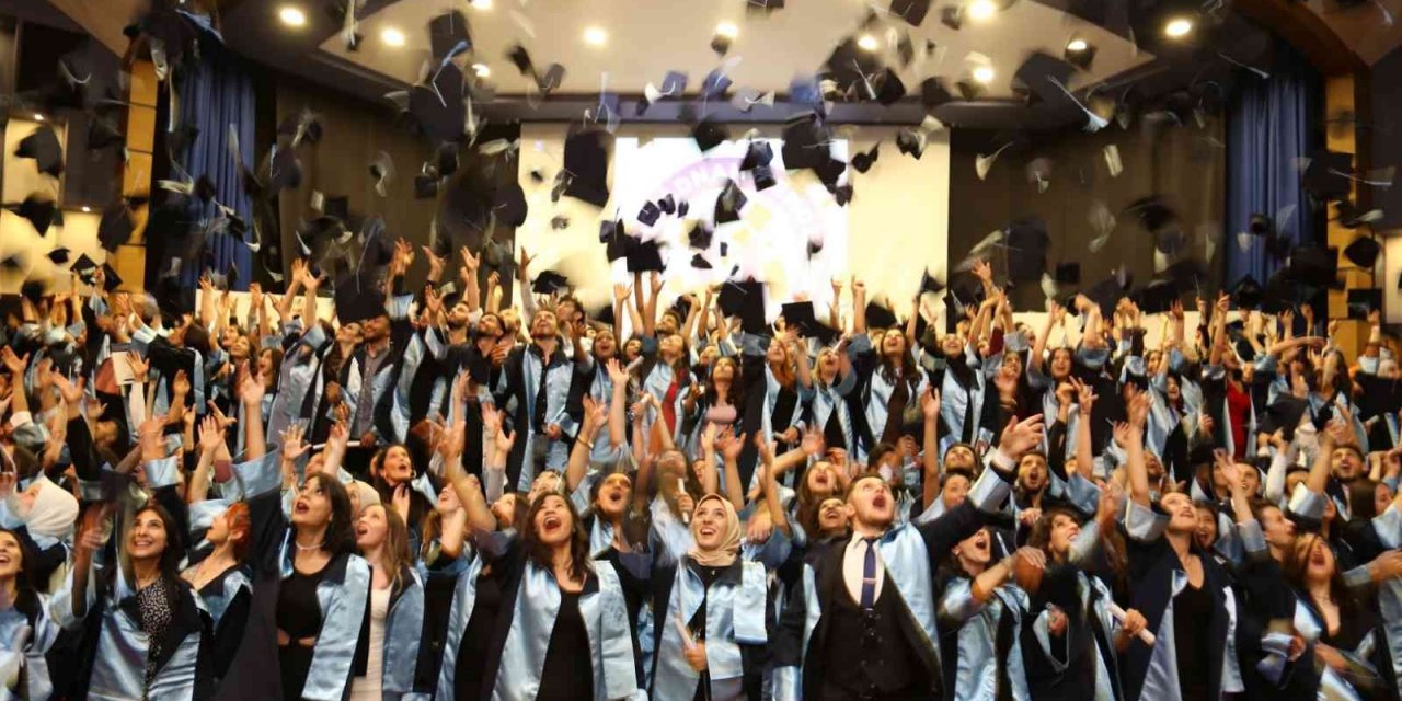 ADÜ Sağlık Hizmetleri MYO mezuniyet töreni gerçekleşti