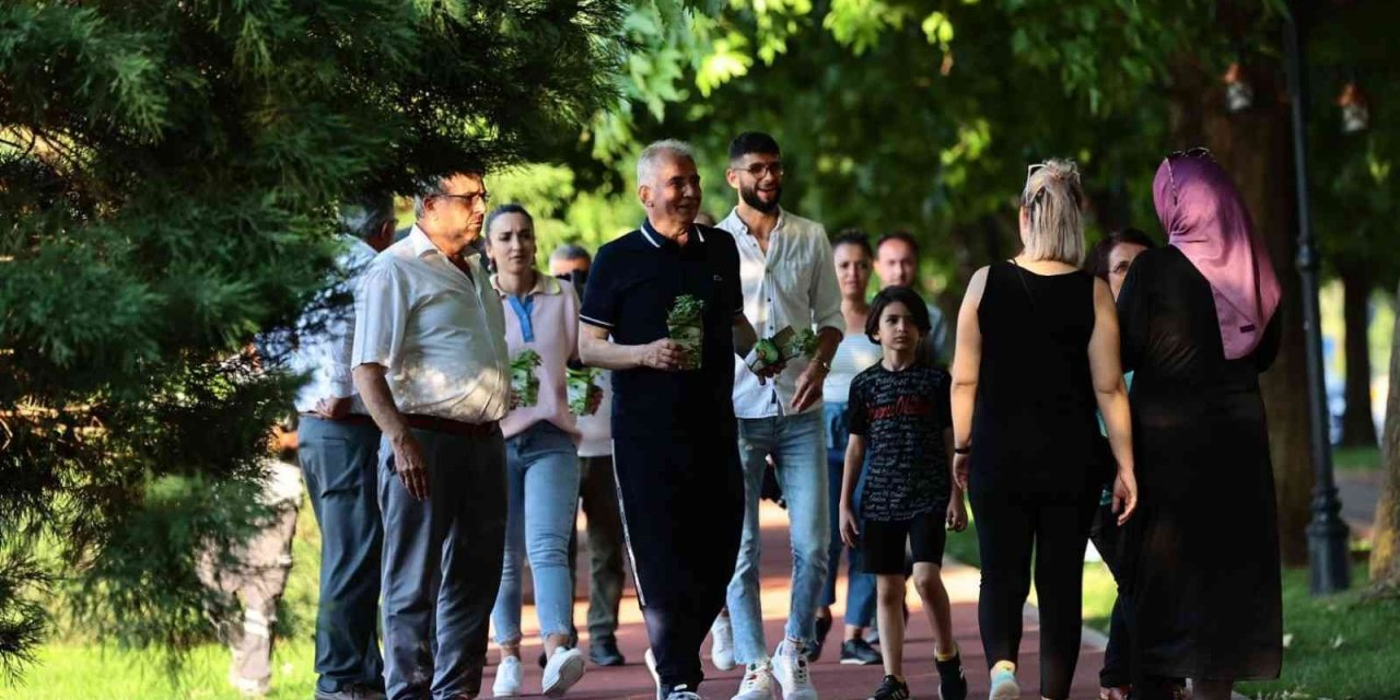 Denizli’de 40 bin fesleğen dağıtıldı