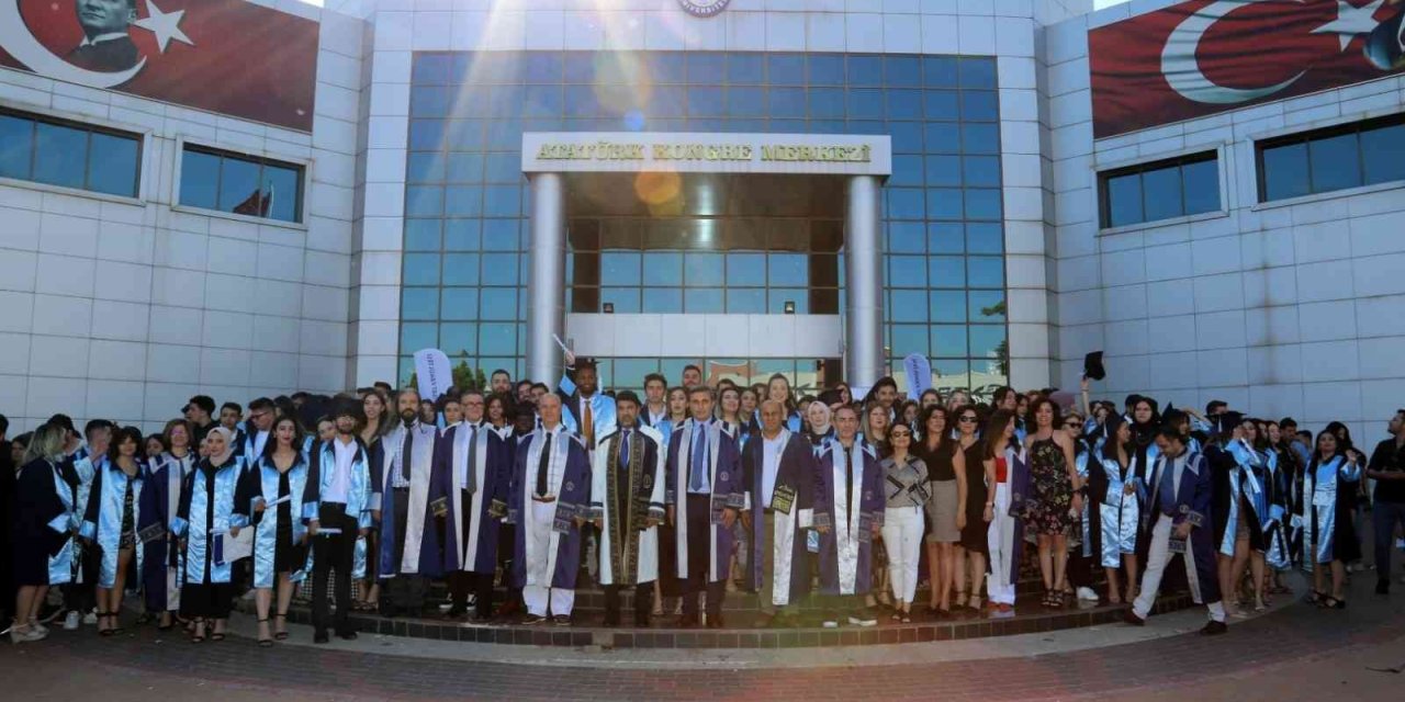 ADÜ İktisat Fakültesi mezuniyet töreni coşkuyla gerçekleşti
