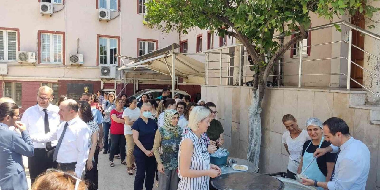 İlçe Sağlık Müdürlüğü, aşure hayrı yaptı