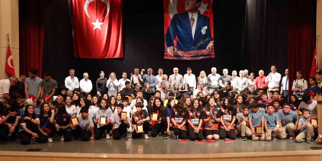 Başkan Özcan Nazillili öğrencilerin gururuna ortak oldu