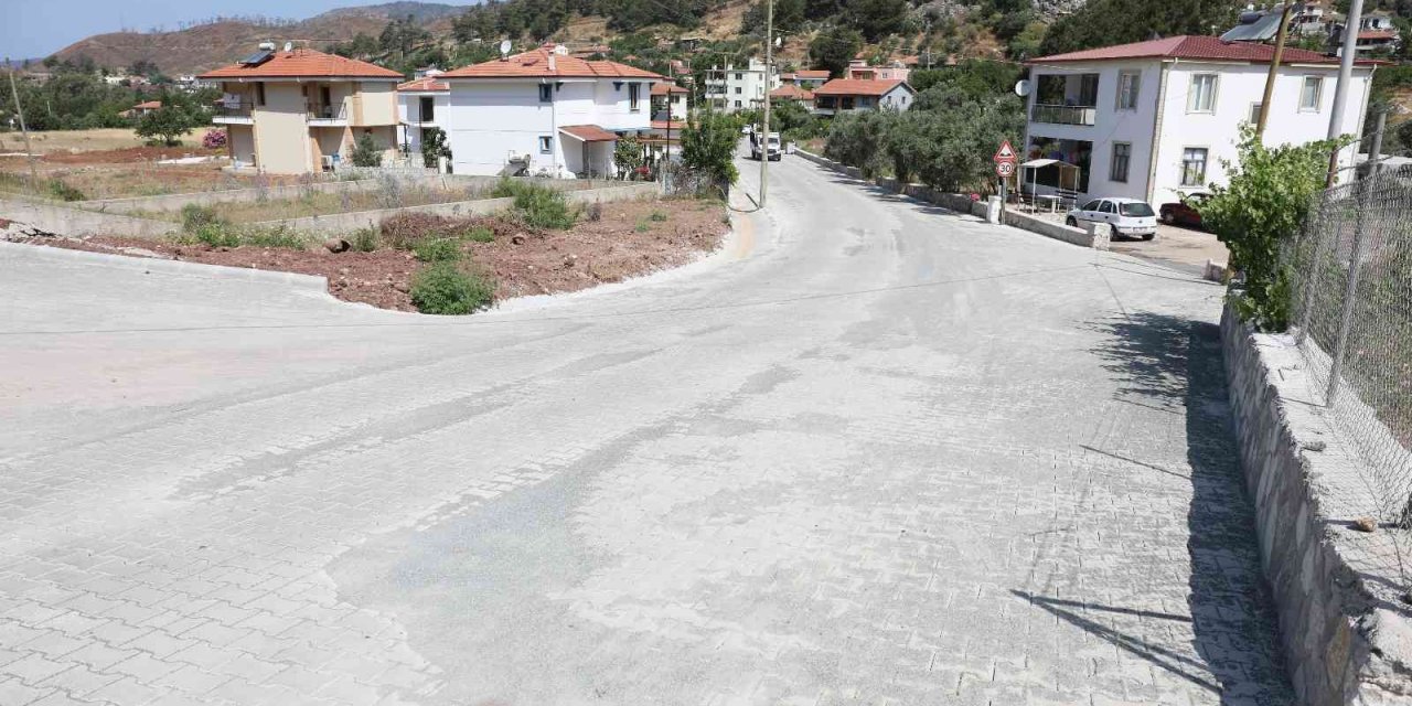 Marmaris Belediyesi merkeze uzak mahallerde yol çalışmalarını sürdürüyor