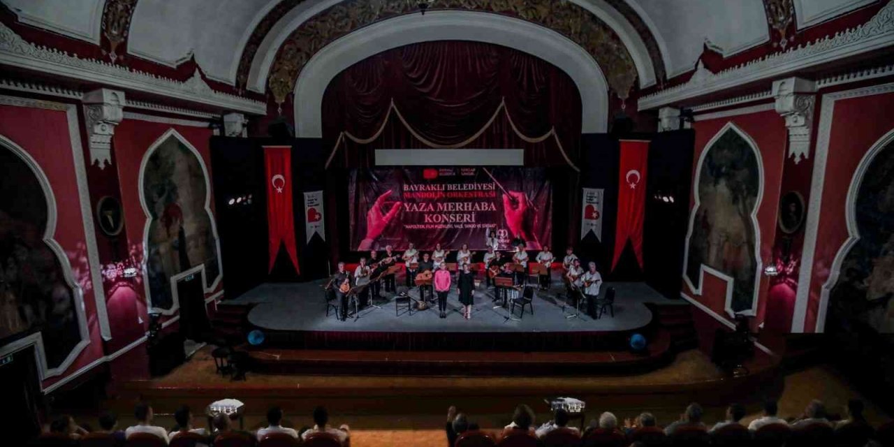 Bayraklı Mandolin Orkestrasından ‘yaza merhaba’