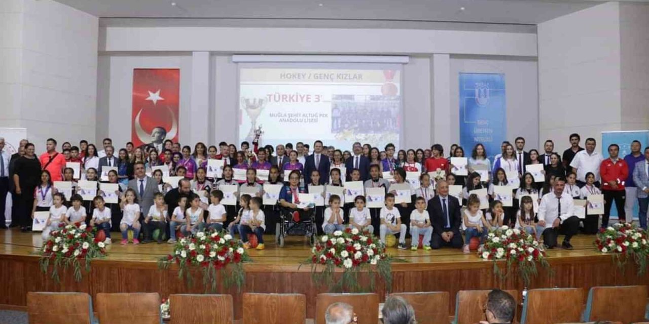Muğla’da okul sporlarında başarılı öğrenciler ödüllendirildi