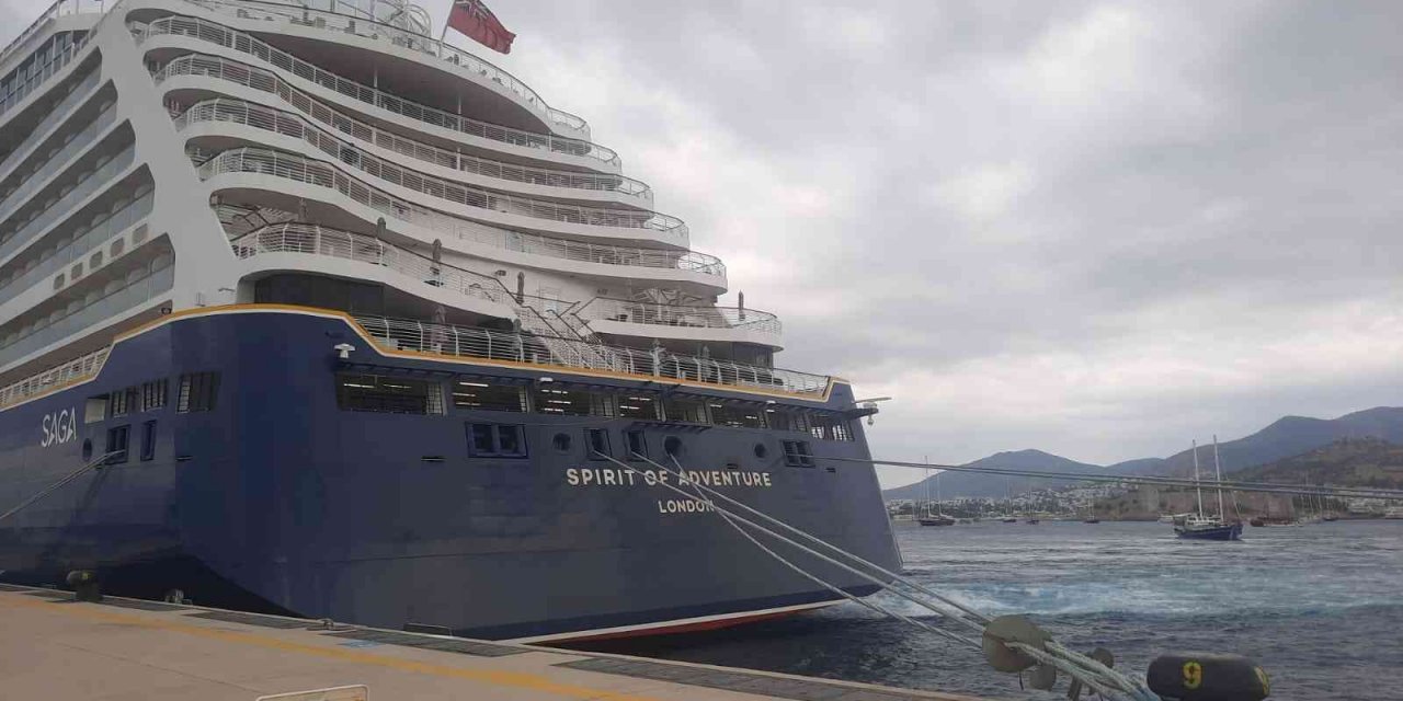 237 metrelik gemi 525 yolcusuyla Bodrum’da