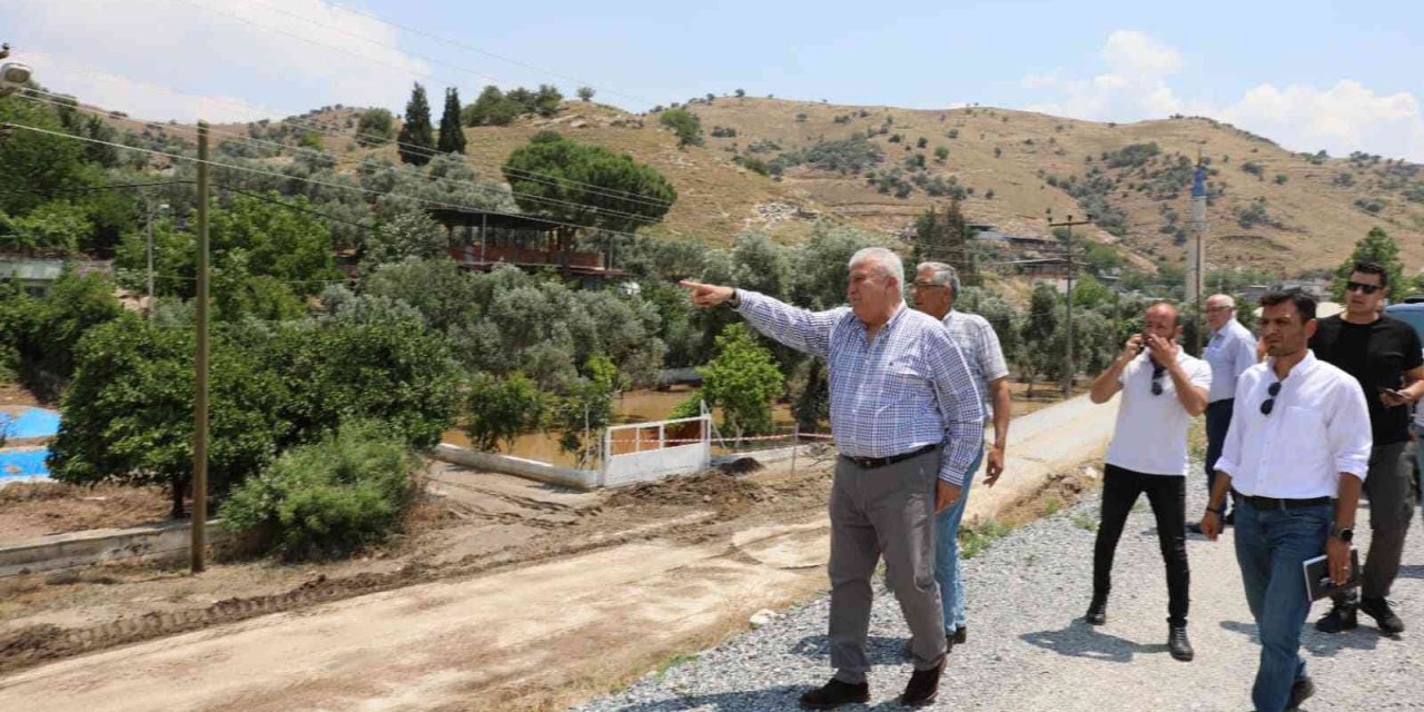 Başkan Atay yağıştan etkilenen mahallelerde incelemelerde bulundu