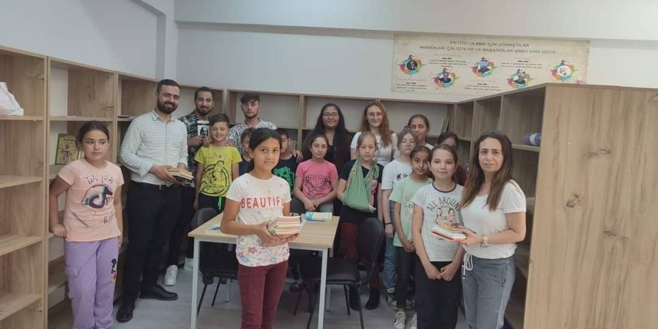 Üniversitelilerden kardeşlerine anlamlı hediye