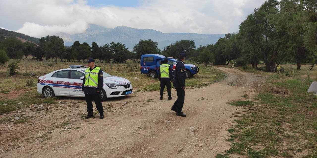 Kayıp 2 genç su kuyusunda aranıyor