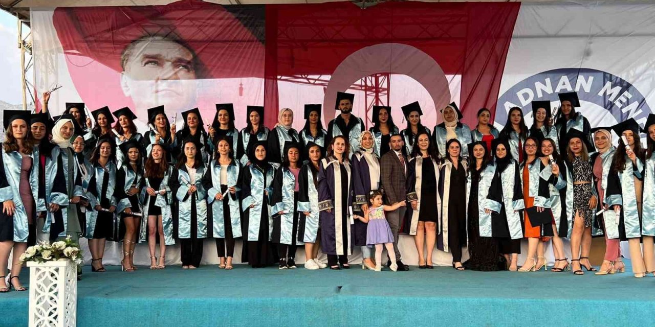 Buharkent MYO’da mezuniyet coşkusu yaşandı