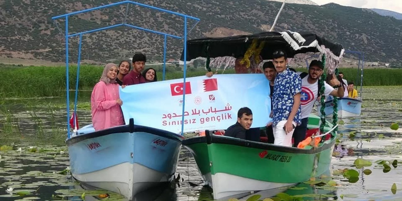 Bahreynli gençler Işıklı Gölü’ne hayran kaldı