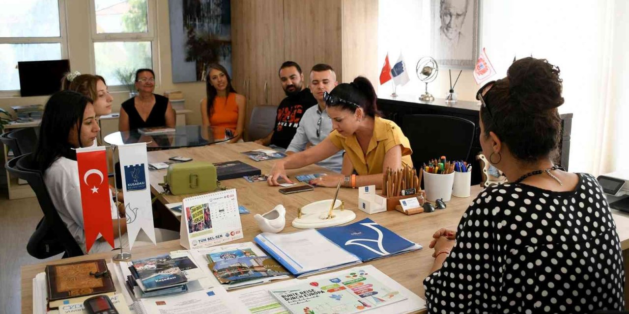 Kuşadası Belediyesi Makedon öğrencileri ağırladı