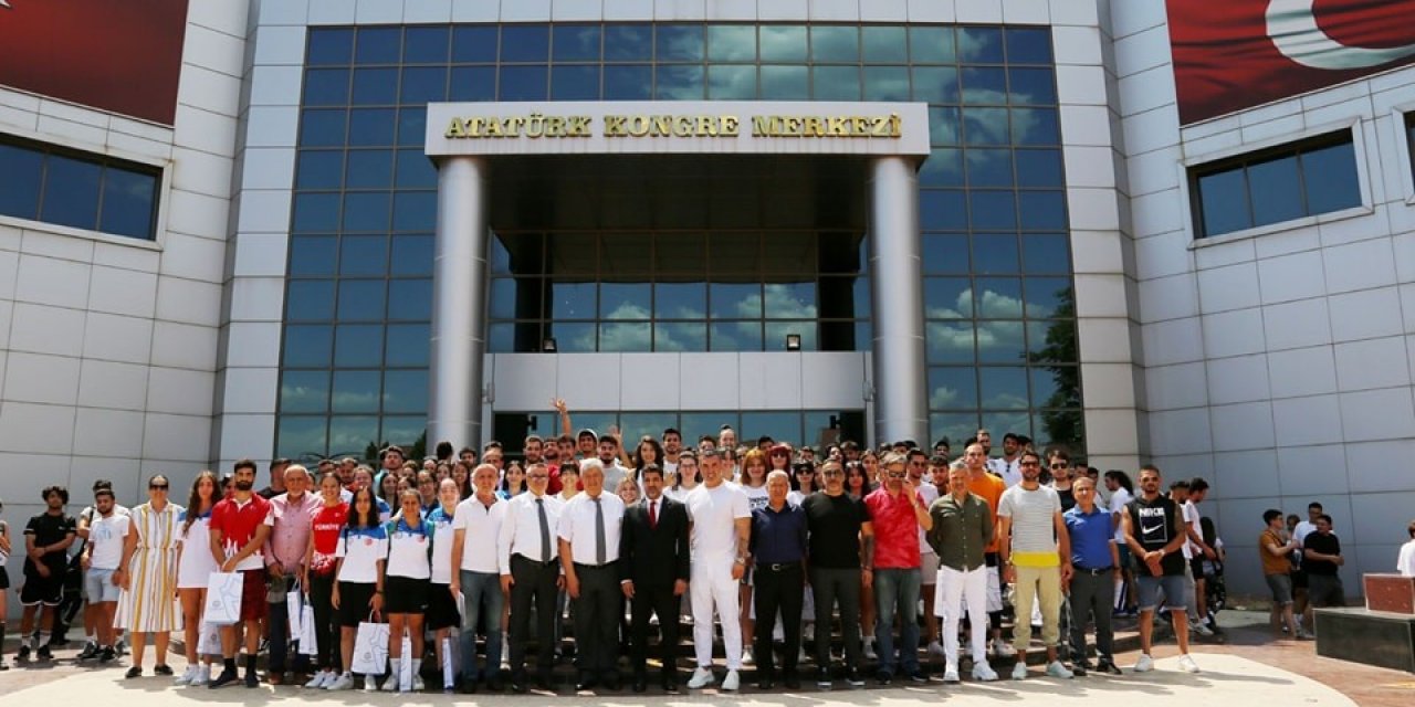 ADÜ şampiyonlarını kutladı