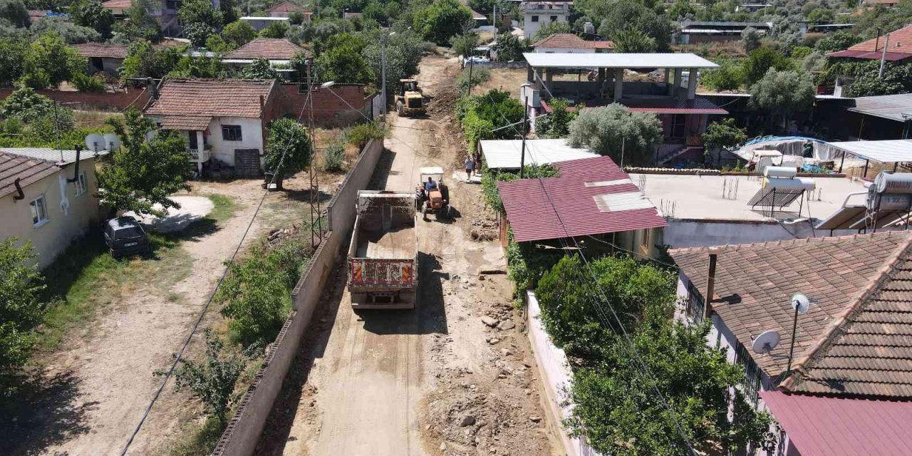 Efeler’de selin izleri siliniyor