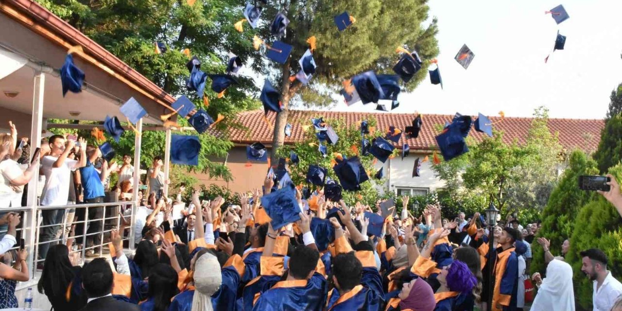 Köyceğiz’deki Yüksekokulların mezuniyet töreni yapıldı