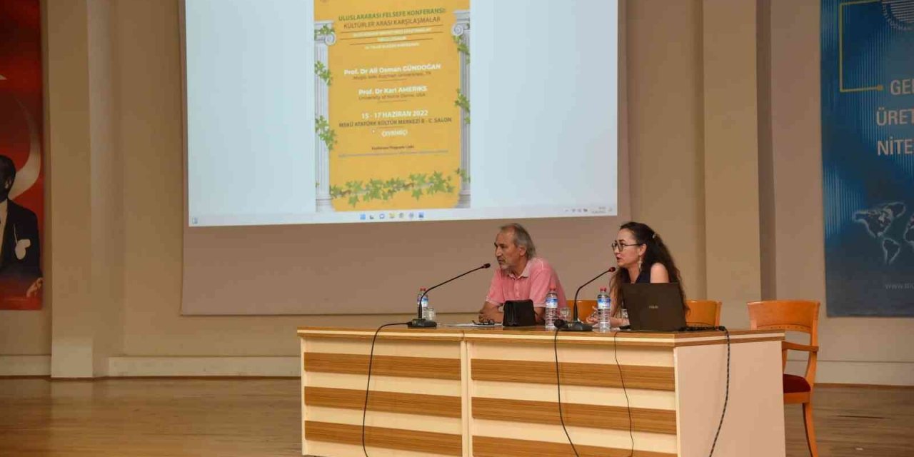 Uluslararası Felsefe konferansı başladı