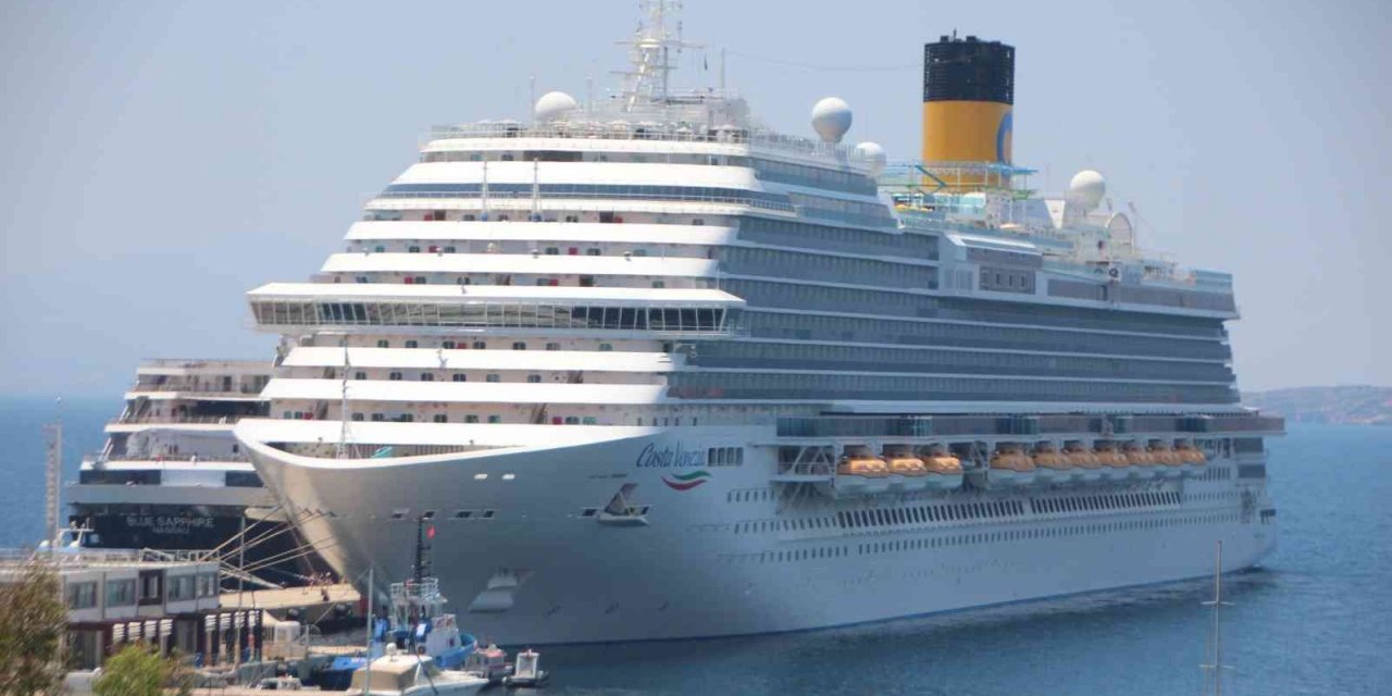 Dev gemi bin 411 yolcusuyla Bodrum’a geldi