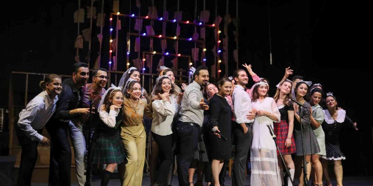 ALBET tiyatrosu ‘Rumuz Goncagül’ ile sahne aldı