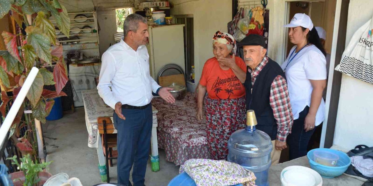 Koçarlı Belediyesi selden zarar gören vatandaşların yaralarını sarıyor