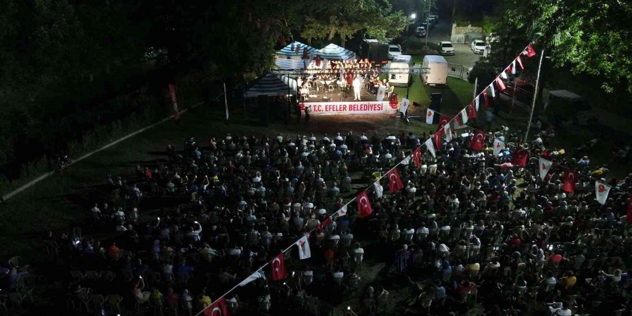 Efelerli sanatseverler Neşet Ertaş türküleriyle eğlenceye doydu