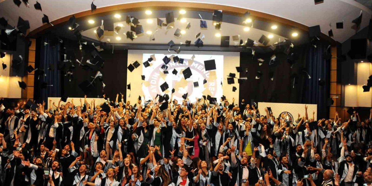 ADÜ Spor Bilimleri Fakültesi mezunlarını uğurladı