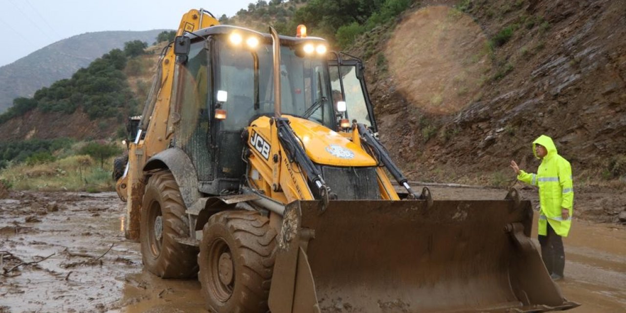 Nazilli Belediyesinden sele eş zamanlı müdahale