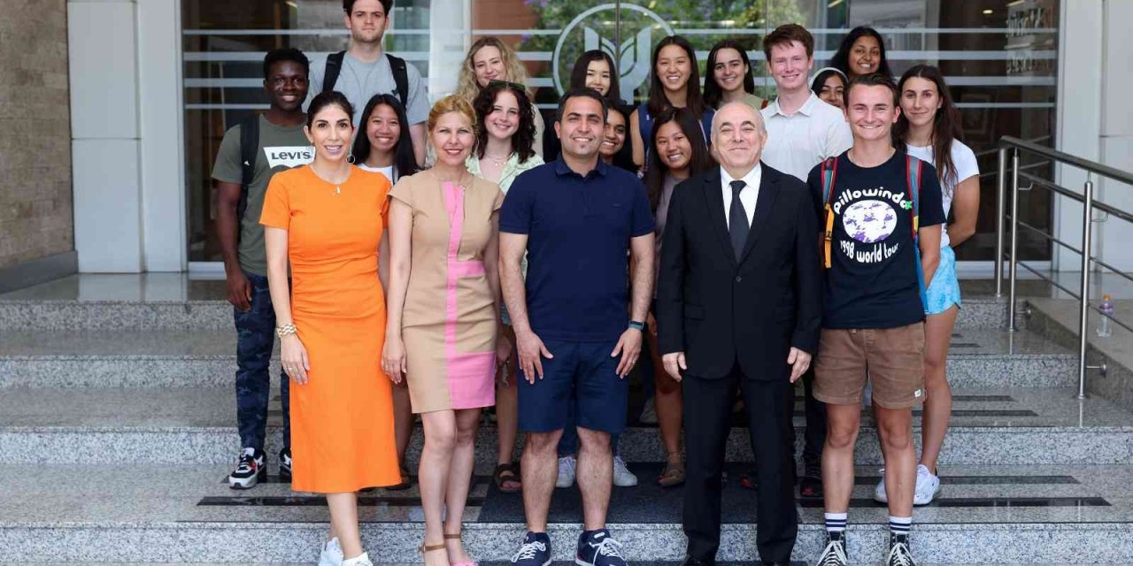 Amerikalı öğrenciler yaz okulu için İzmir’e geldi