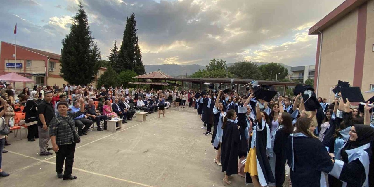 Sultanhisar MYO’da mezuniyet töreni gerçekleşti