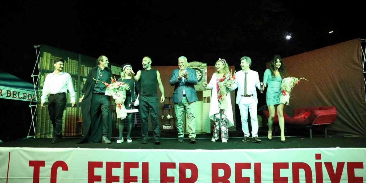 Efeler yaz etkinlikleri çerçevesinde ’Hırsız’ isimli oyun seyirci ile buluştu