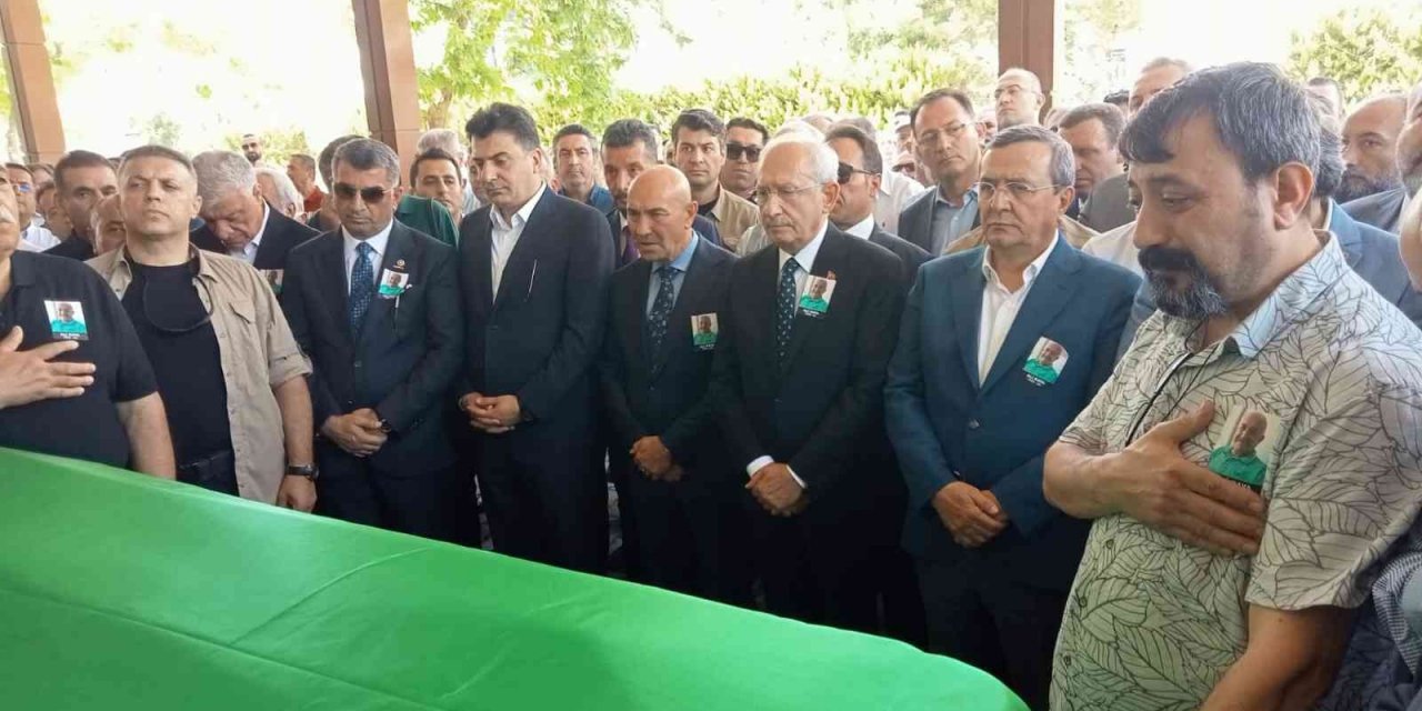 Kılıçdaroğlu, İzmir’de cenazeye katıldı