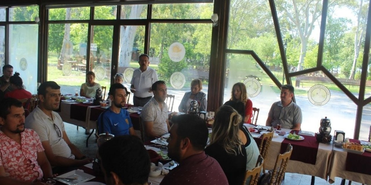 Köyceğiz’de turnuvaya katılan öğretmenlere kahvaltı düzenlendi