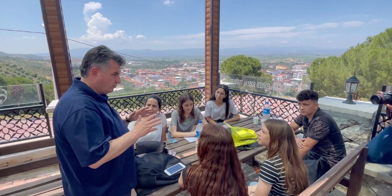 YKS öncesi öğrencilere sanal gerçeklik gözlükleriyle üniversiteler tanıtıldı