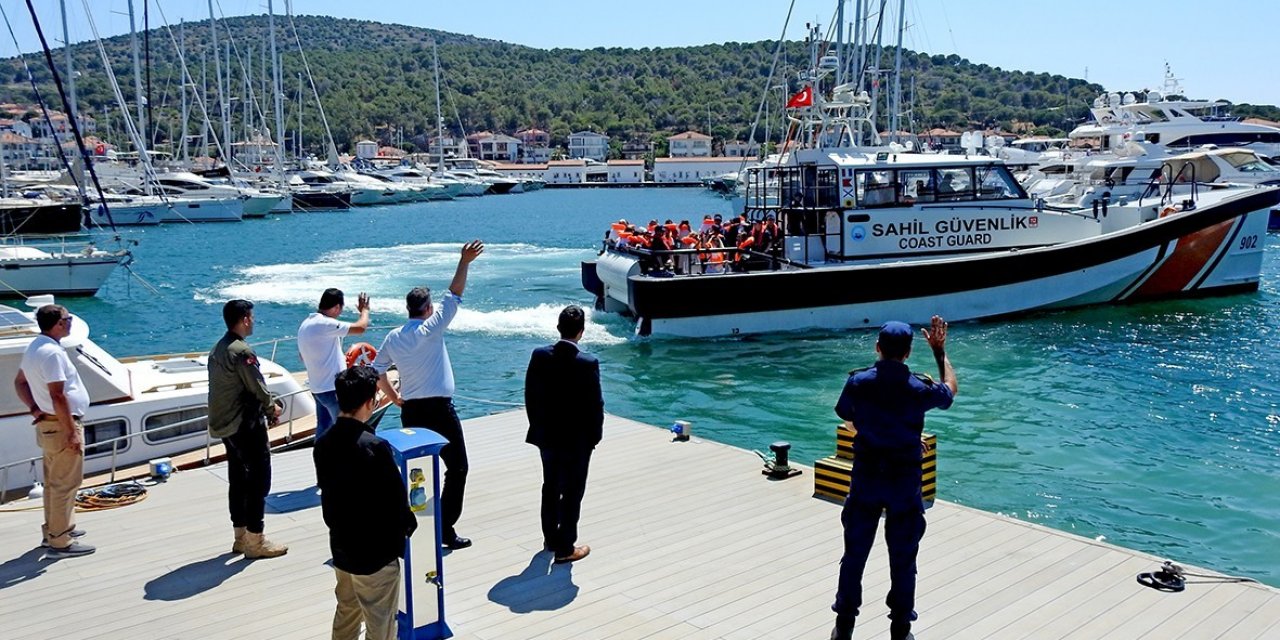 Sahil Güvenlik, 40. yılını Çeşme’de öğrencilerle kutladı