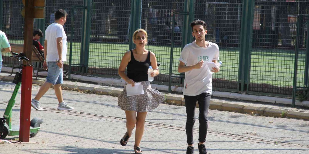 Koşarak geldiler, sınava son anda yetiştiler