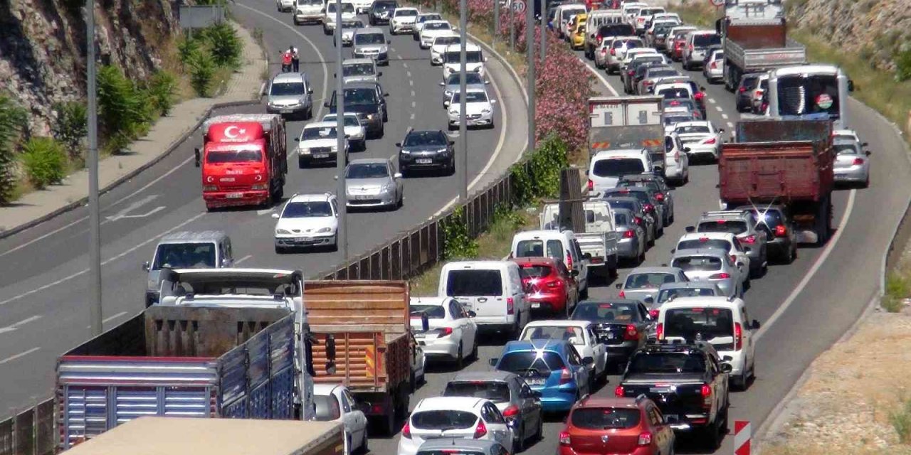 Sınav bitti, trafik tıkandı