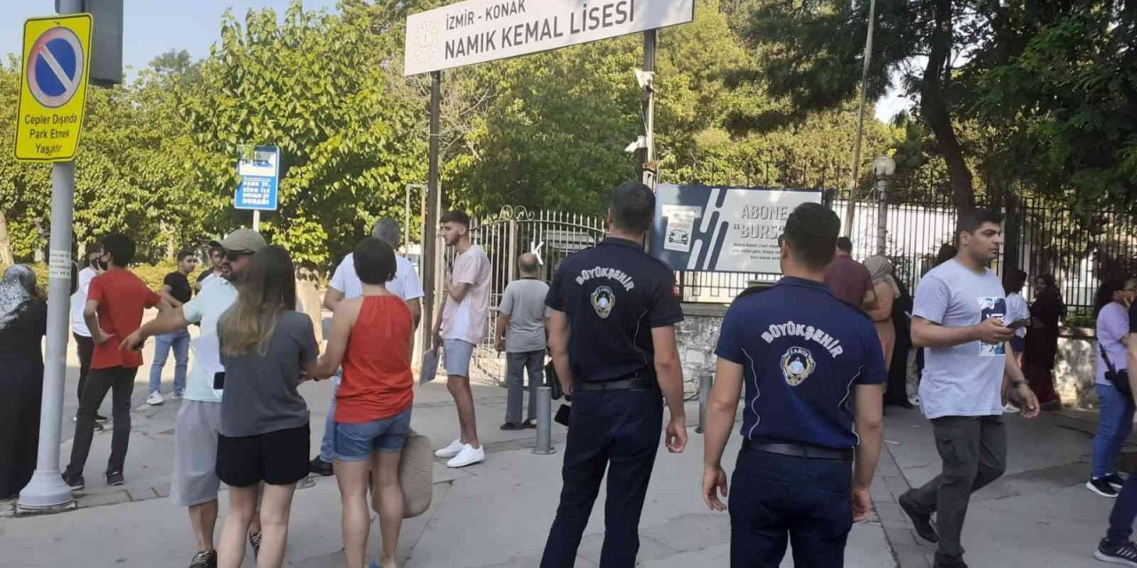 İzmir’de öğrencilere YKS desteği