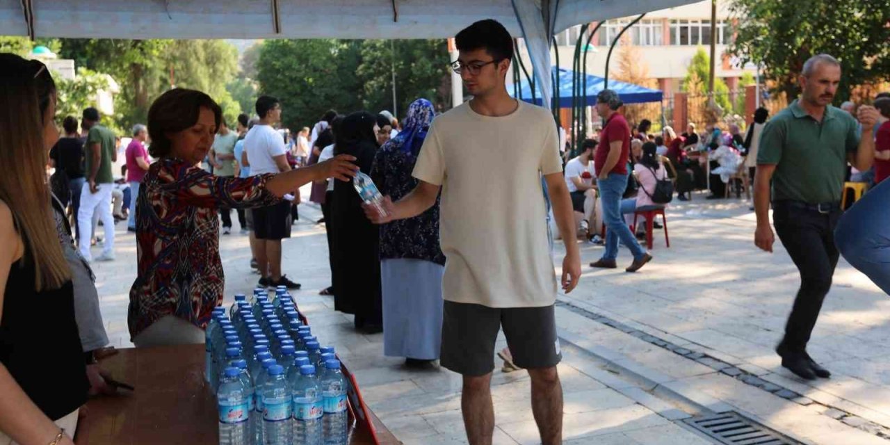 Efeler’de öğrenciler ve veliler unutulmadı