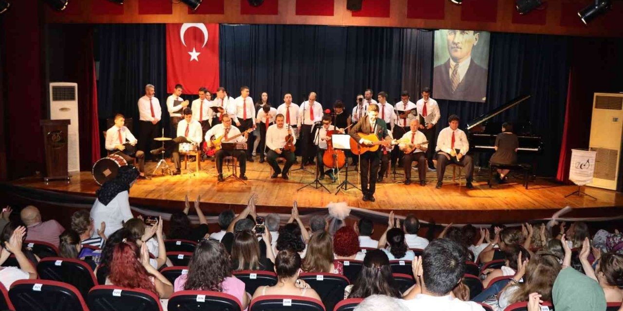 Nazilli’de Otizm Orkestrası ve Korosu konser verdi