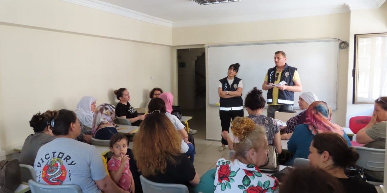 Aydın’da kadınlara KADES tanıtıldı