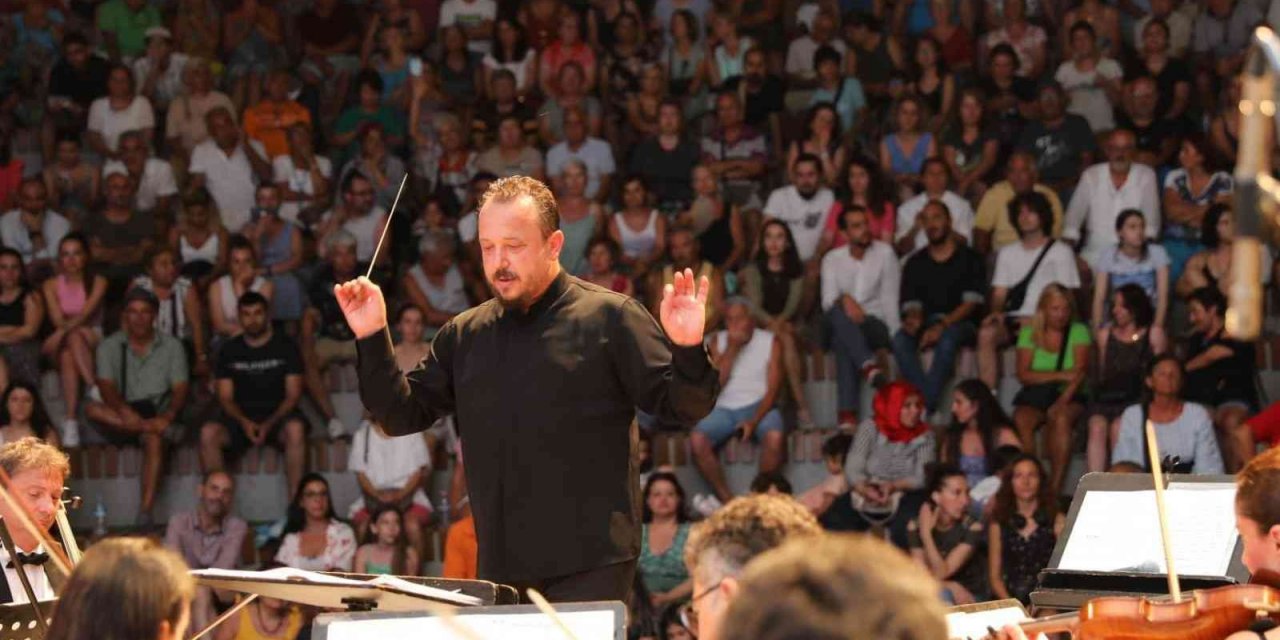 Amfi tiyatronun ilk konserine Didimliler yoğun ilgi gösterdi