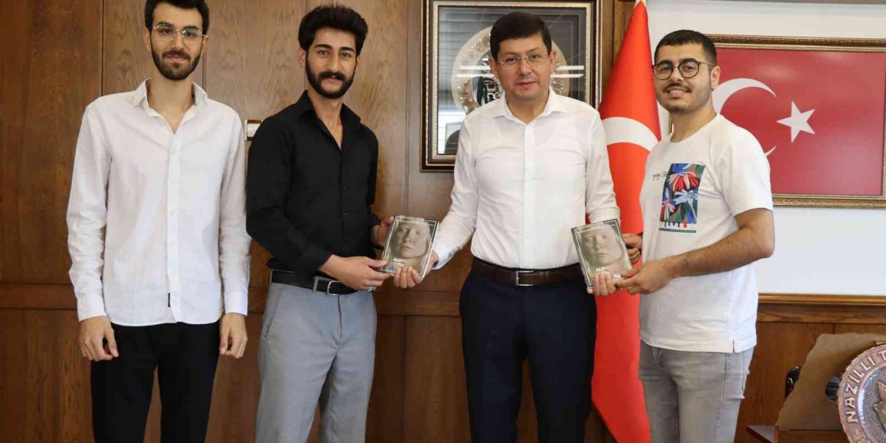 Duyarlı gençler projelerini Başkan Özcan ile paylaştı