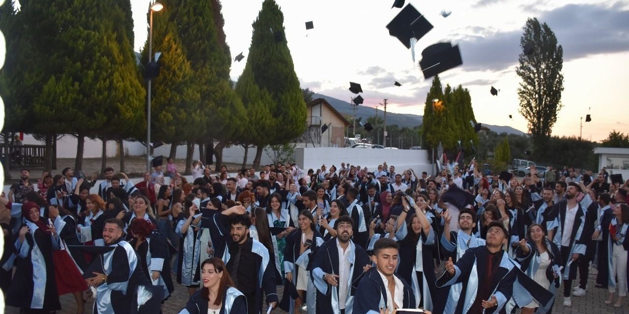 Karacasu Memnune İnci MYO Mezuniyet Töreni gerçekleşti