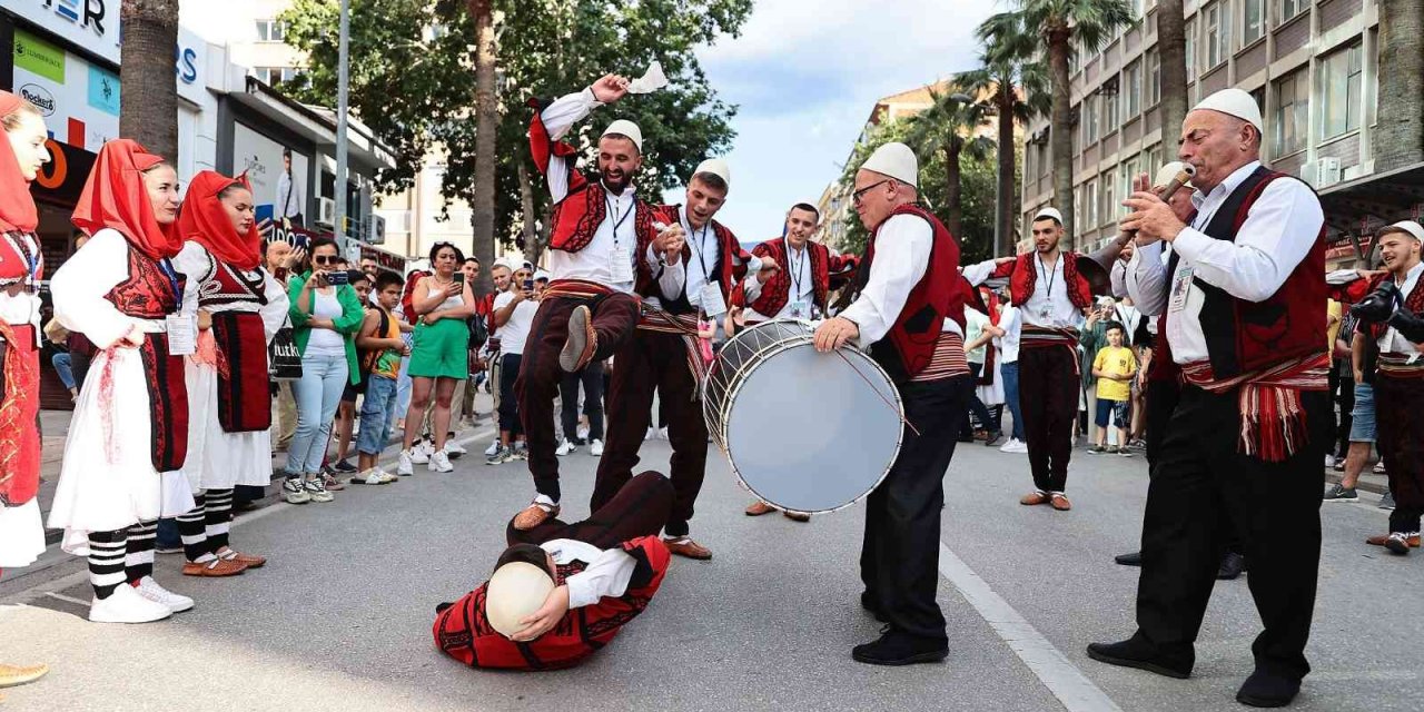 Dünyanın farklı kültür ve renkleri Denizli’de buluştu