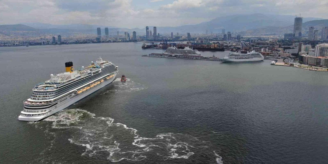 İzmir’e aynı gün 3 kruvaziyer