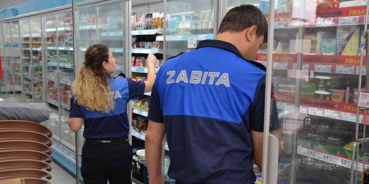Koçarlı Zabıtası son tüketim tarihi geçmiş ürünleri denetledi