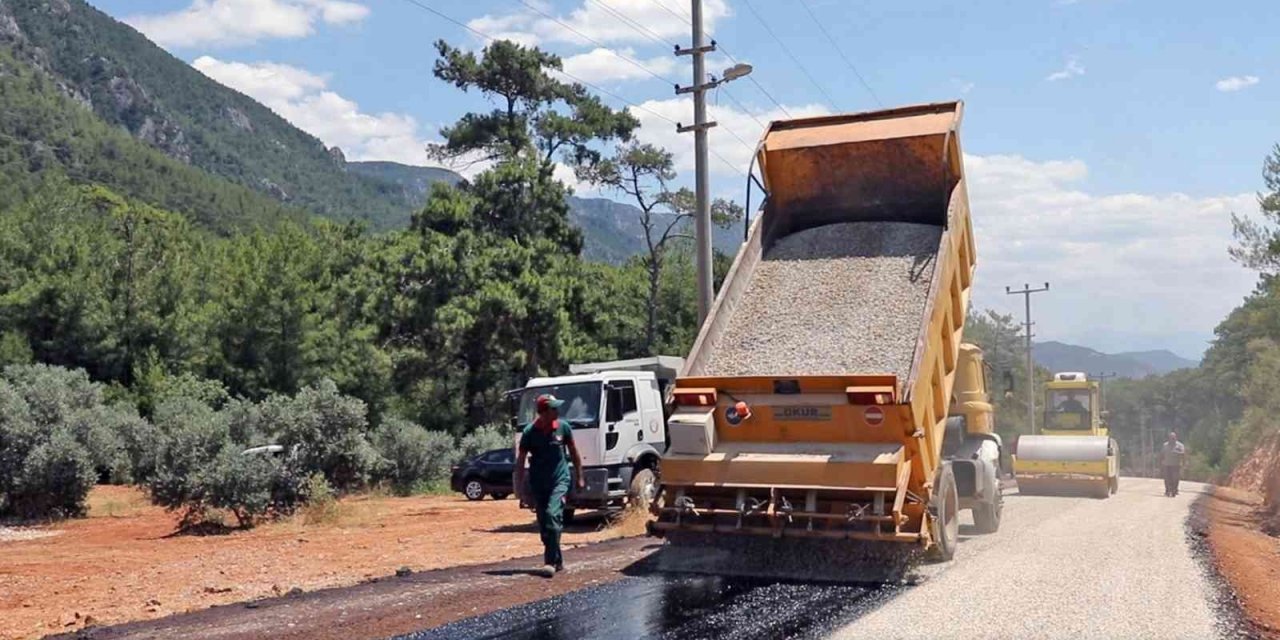 Kuyucak-Akyaka bağlantı yolunda asfaltlama çalışması