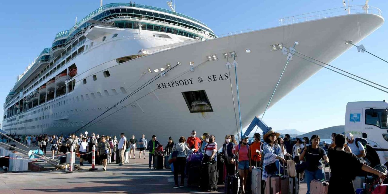 Kuşadası’nda kruvaziyer turizmi bereketi