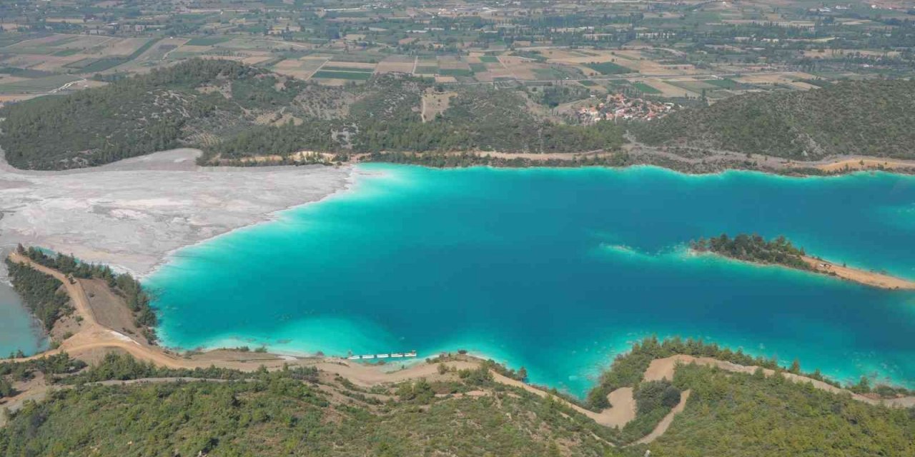 Kül gölü fotoğrafçıların ilgi odağı oldu